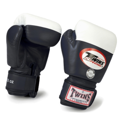 Боксерские перчатки соревновательные Twins